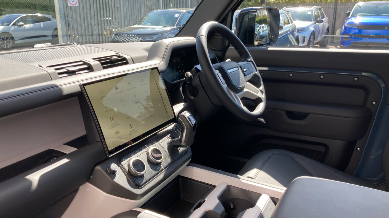 Land Rover Defender 3.0 D250 X-Dynamic HSE 90 3dr Auto Diesel Estate